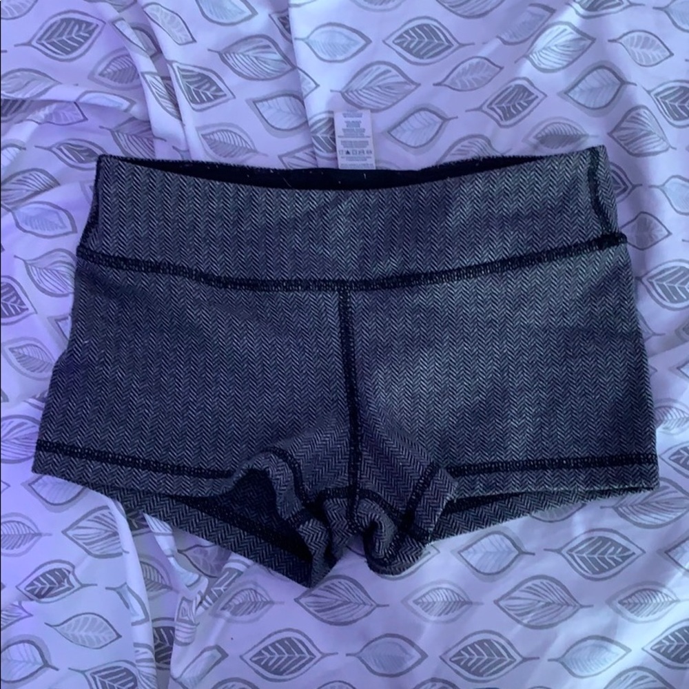 Lululemon shorts kids 8